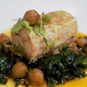 ANDALUCÍA Sevilla - TRONCO DE GARBANZOS CON CARETA DE CERDO Y ESPINACAS - Loli Rincon (Restaurante Manolo Mayo) 1